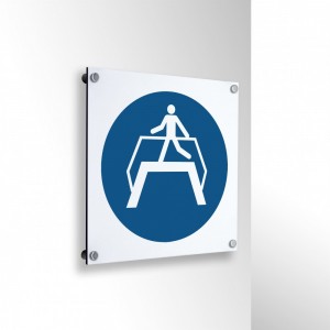 Usare il ponte pedonale in alluminio composito da parete - M023