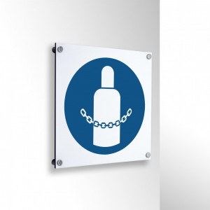 È obbligatorio assicurare le bombole di gas in alluminio composito da parete - M046