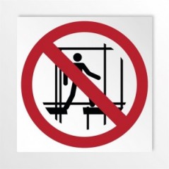 Divieto di usare un ponteggio incompleto in alluminio composito da parete - P025