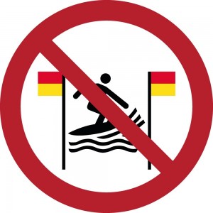 Divieto di surf tra le bandiere rosse e gialle in alluminio composito da parete - P064