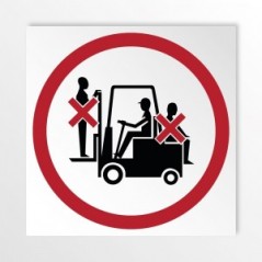 Vietato trasportare e sollevare persone sui carrelli elevatori in alluminio composito da parete
