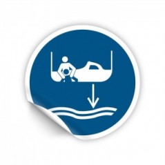 Calare in acqua l'imbarcazione di salvataggio nella procedura di lancio in mare PVC adesivo da parete - M041