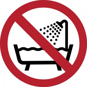 Non usare il dispositivo in una vasca da bagno, doccia o serbatoio pieno d'acqua PVC adesivo da parete - P026