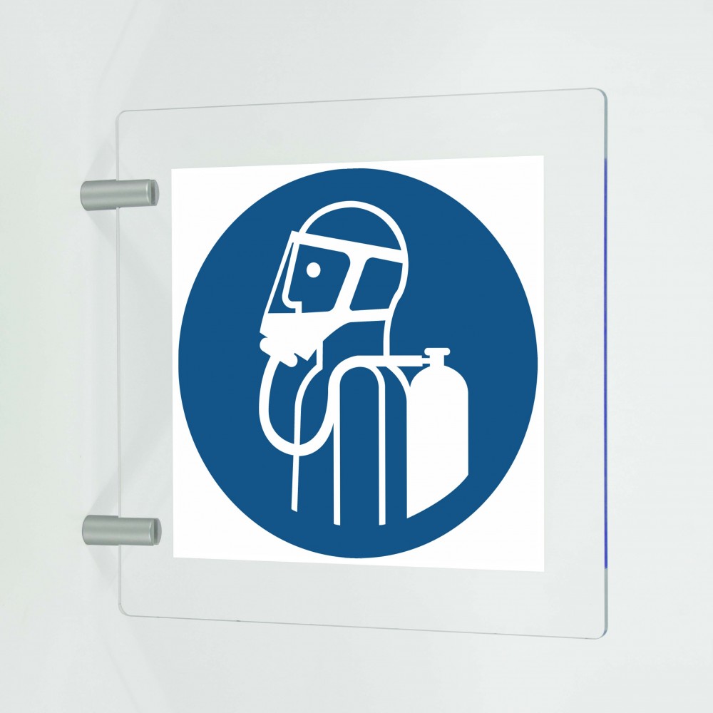 È obbligatorio utilizzare il dispositivo di respirazione autonomo in plex trasp a bandiera - M047