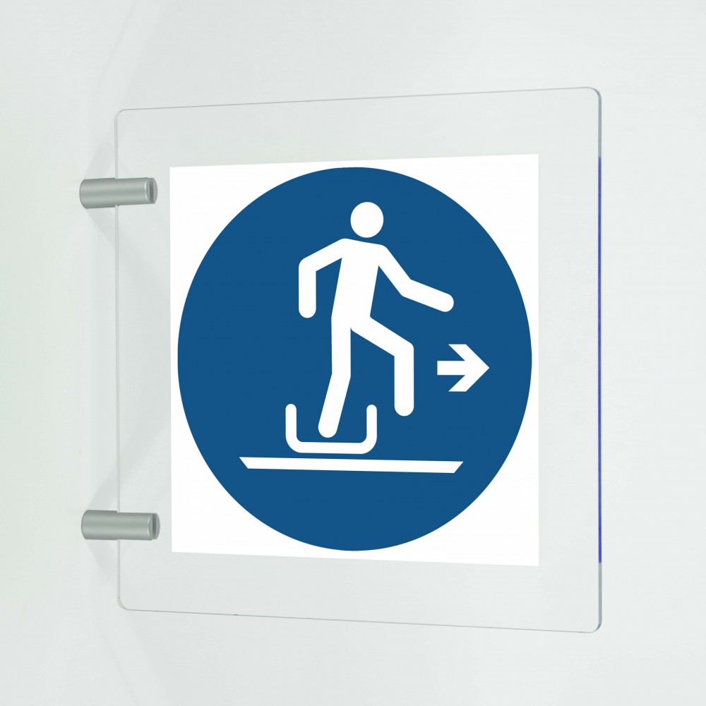 Scendere dalla slitta dalla parte destra in plex trasp a bandiera - M051