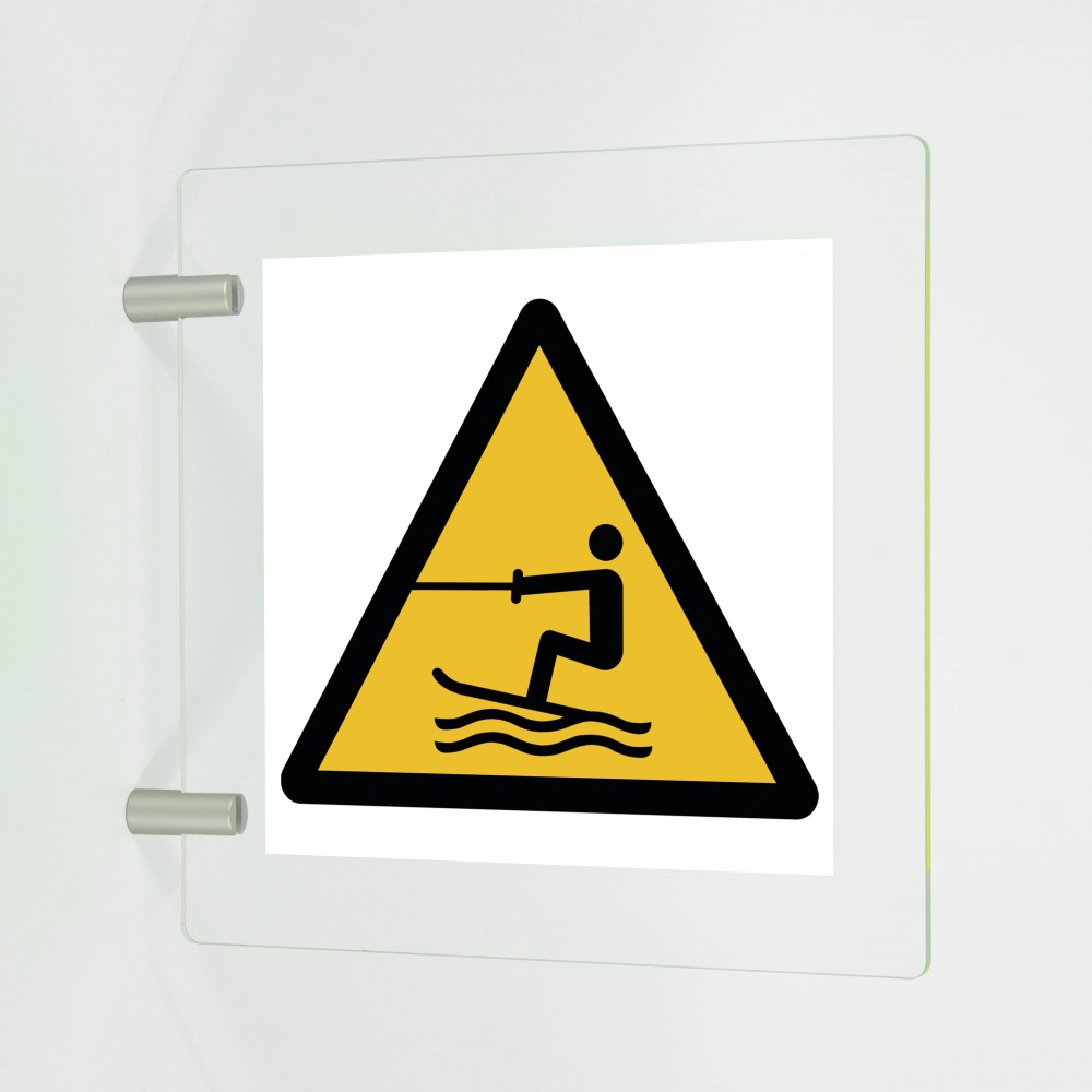 Attenzione area per attività acquatiche a traino in plex trasp a bandiera - W045