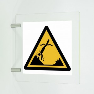 Attenzione oggetti sommersi in plex trasp a bandiera - W049