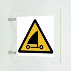 Attenzione sand yachting in plex trasp a bandiera - W059