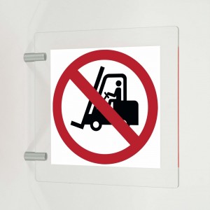 Vietato il transito ai carrelli elevatori in plex trasp a bandiera - P006