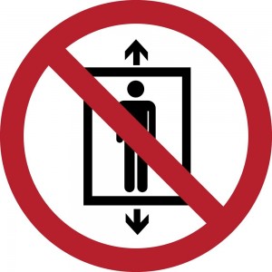 Non usare l’ascensore per le persone in plex trasp a bandiera - P027