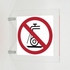 Vietato effettuare rettifiche a umido in plex trasp a bandiera - P033