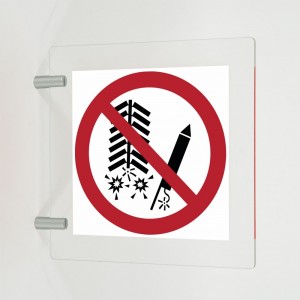 Vietato accendere fuochi d'artificio in plex trasp a bandiera - P040