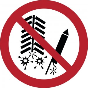 Vietato accendere fuochi d'artificio in plex trasp a bandiera - P040
