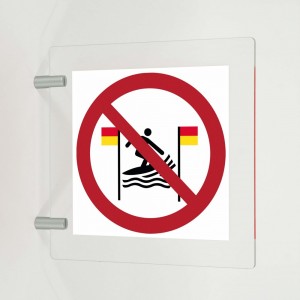 Divieto di surf tra le bandiere rosse e gialle in plex trasp a bandiera - P064