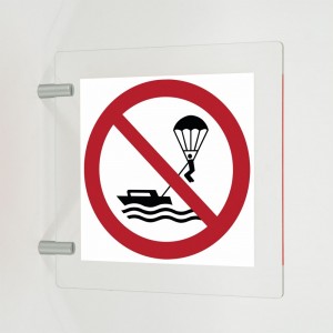 Divieto di parasailing in plex trasp a bandiera - P066