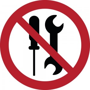 Divieto di manutenzione da parte degli utenti in plex trasp a bandiera - P069