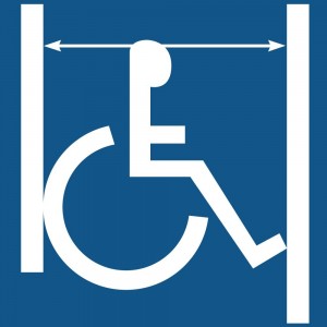 Accesso disabili con passaggio porta largo in plexiglass trasparente a bandiera