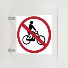Accesso vietato alle biciclette in plexiglass trasparente a bandiera