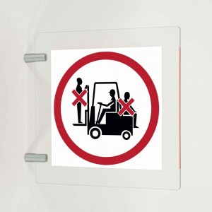 Vietato trasportare e sollevare persone sui carrelli elevatori in plexiglass trasparente a bandiera