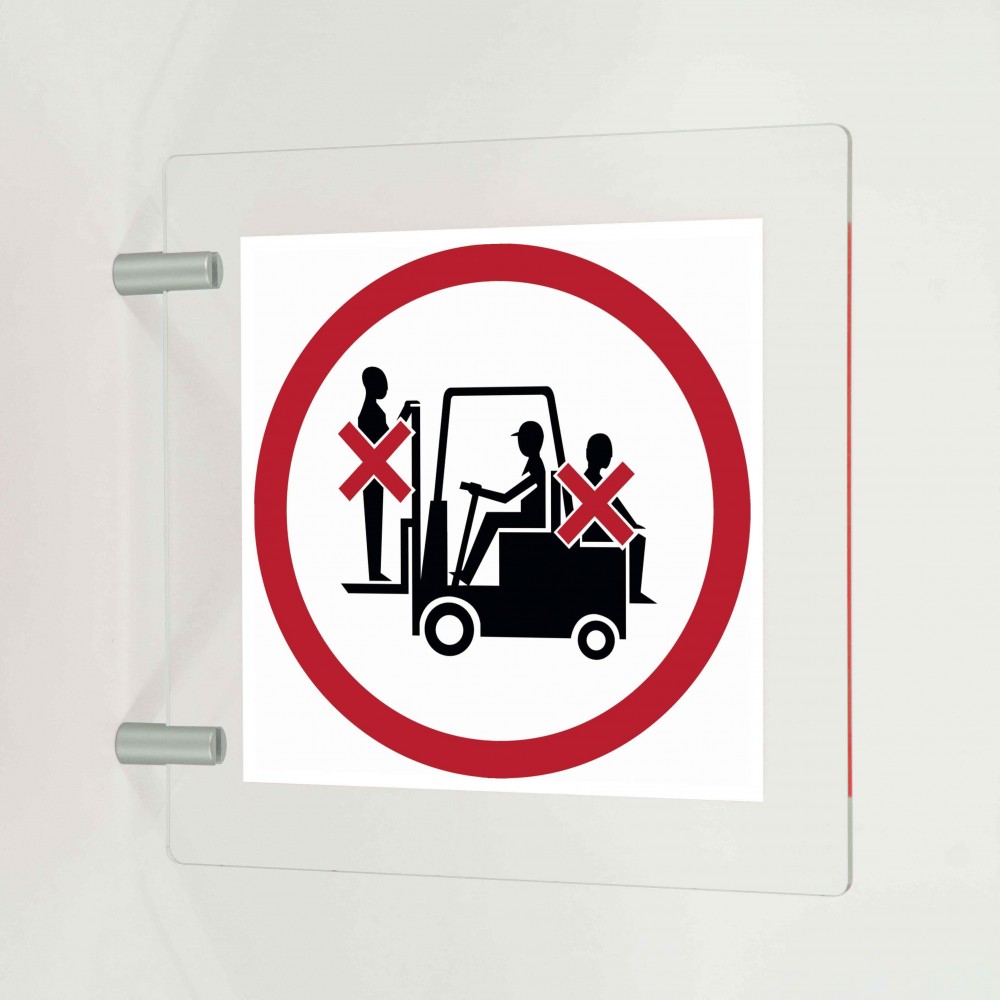 Vietato trasportare e sollevare persone sui carrelli elevatori in plexiglass trasparente a bandiera