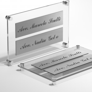 Targa in Plexiglass+ABS colore Silver con testo inciso tipologia 2 Moduli Small