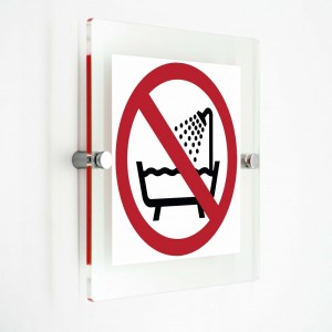 Non usare il dispositivo in una vasca da bagno, doccia o serbatoio pieno d'acqua - in plexiglass trasparenti da parete P026