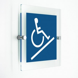 Rampa di accesso disabili in plexiglass trasparenti da parete
