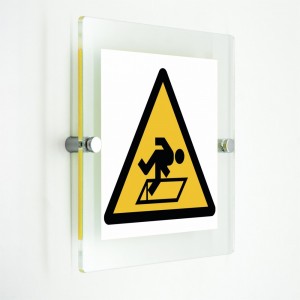 Pericolo di caduta in plexiglass trasparenti da parete