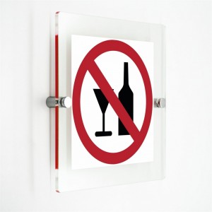 Divieto di vendere alcolici ai minori in plexiglass trasparenti da parete