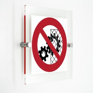 Non rimuovere la protezione in plexiglass trasparenti da parete