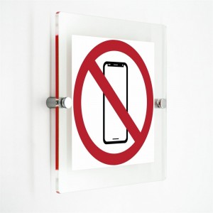 Vietato l'uso dei cellulari smartphone in plexiglass trasparenti da parete