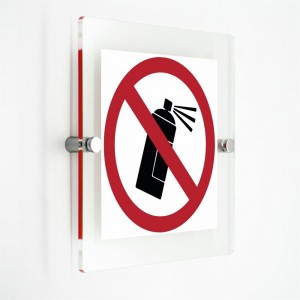 Vietato l'uso di bombolette spray aerosol in plexiglass trasparenti da parete